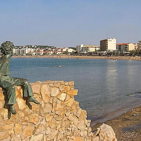 Apartment On Costa Brava By Sandy Beach شقة L' Escala