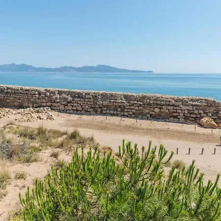 Apartment On Costa Brava By Sandy Beach شقة